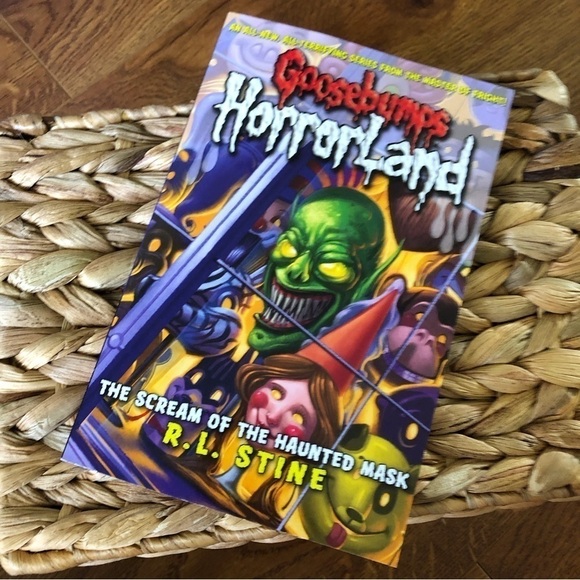 Goosebumps: Horrorland: The Scream of the Hunted Mask by: R.L. Stine, paperback - Picture 1 of 5